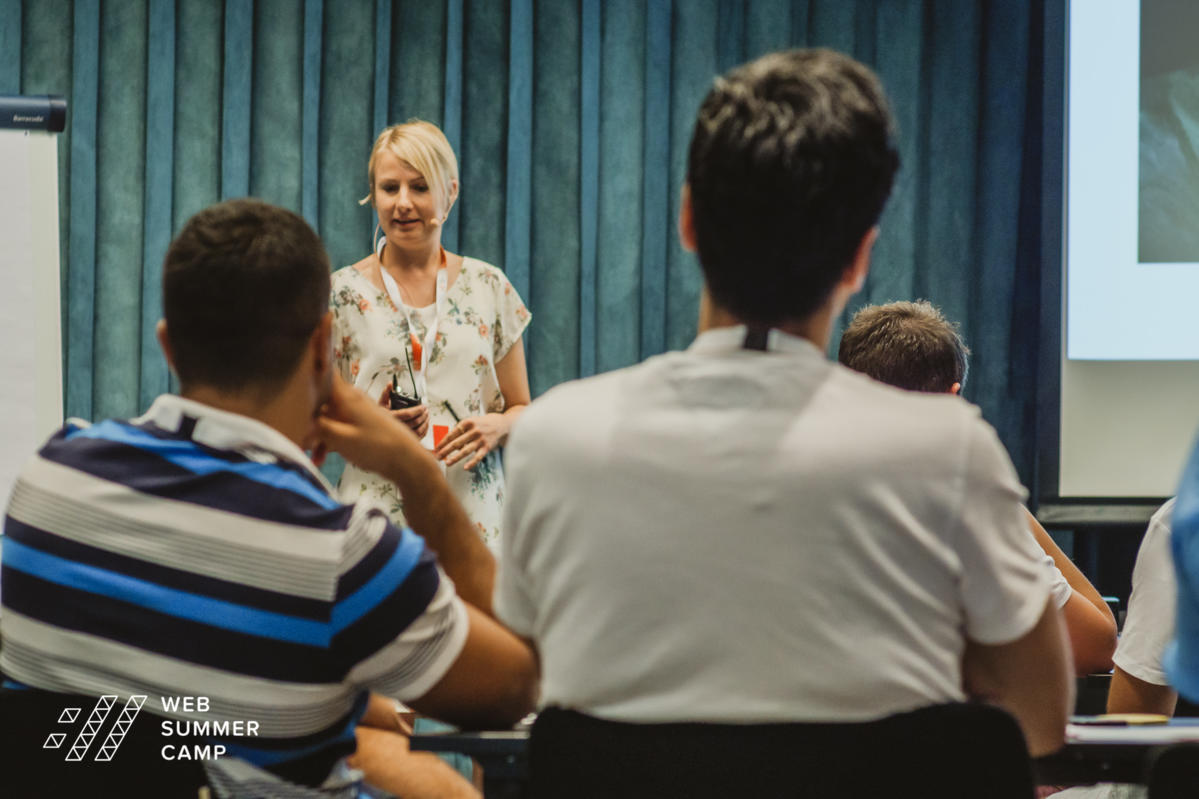 Christina Mumm holding a workshop